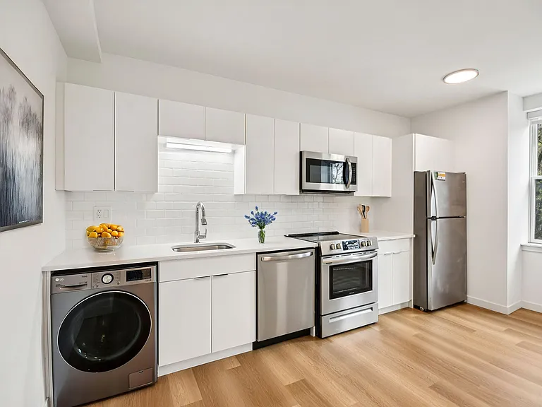 1650 W. Roscoe St. — Photo 32