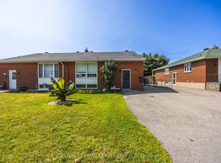 726 Cummings Ave, Ottawa, ON K1K 2L1