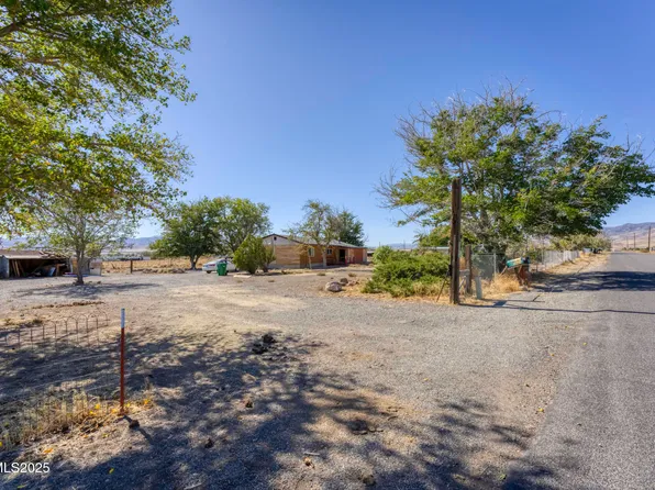 9155 Iroquois Trl, Silver Springs, NV 89429