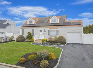 1015 N Hamilton Ave, Lindenhurst, NY 11757