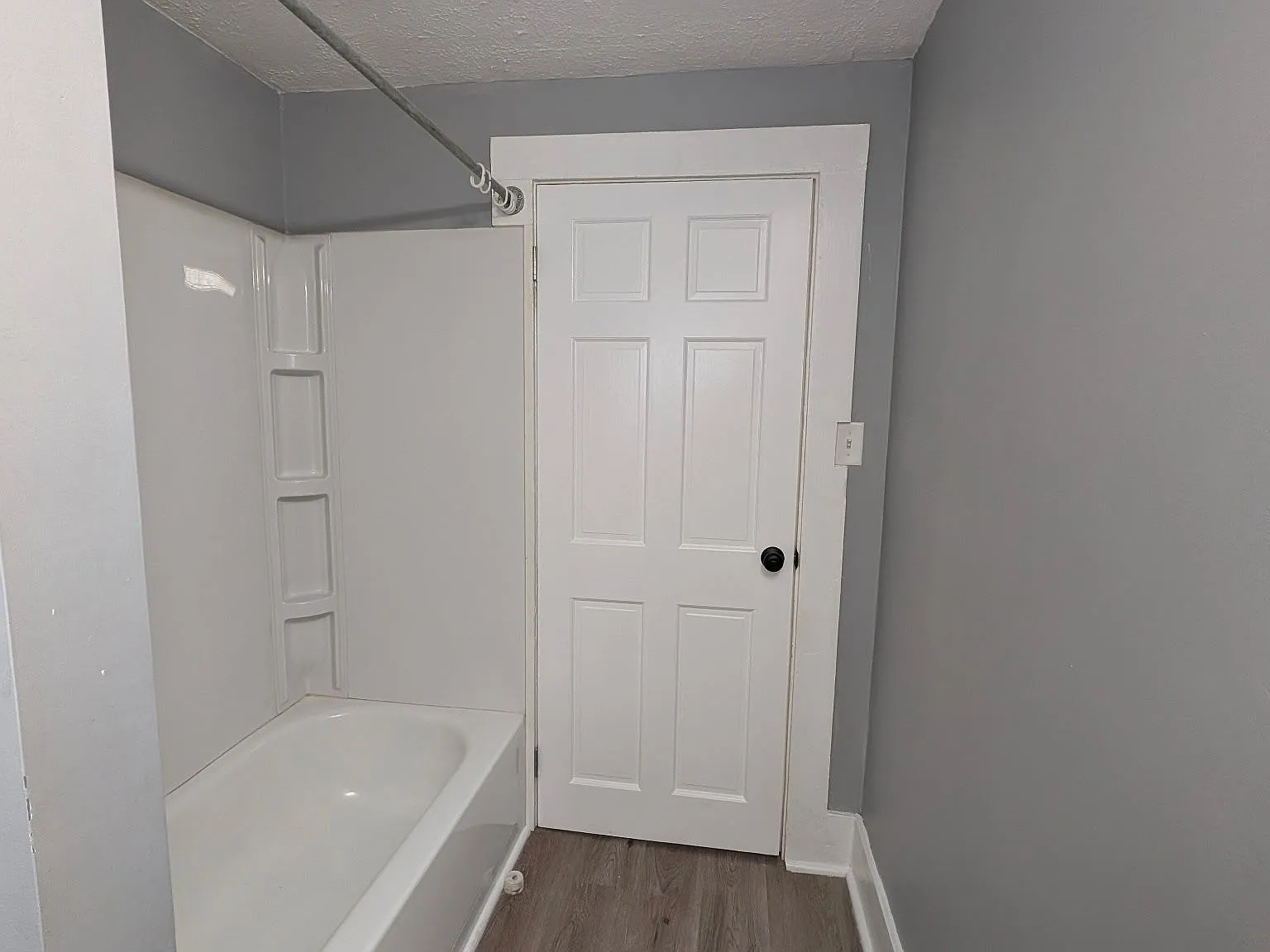 3 bed, 1.0 bath, 950 sqft, $1,400 — Photo 4