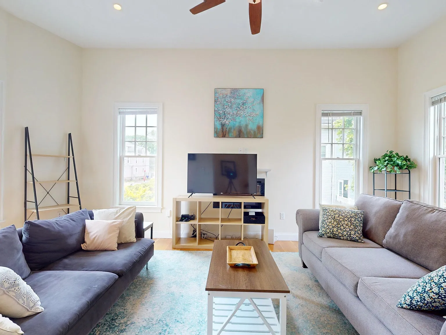 4 bed, 2.5 bath, 1640 sqft, $6,500 — Photo 2
