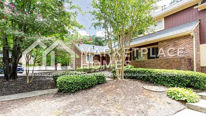 2 bed, 1.0 bath, 938 sqft, $1,650 — Photo 2