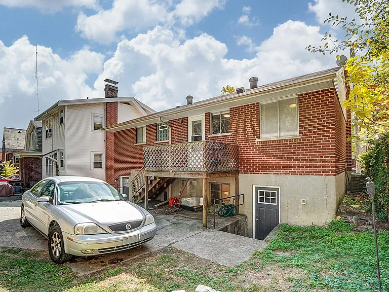 454 Warner St — Photo 33