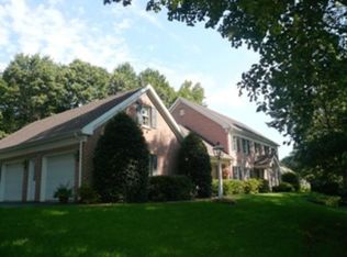 2 Bordeaux Dr, Mohnton, PA 19540