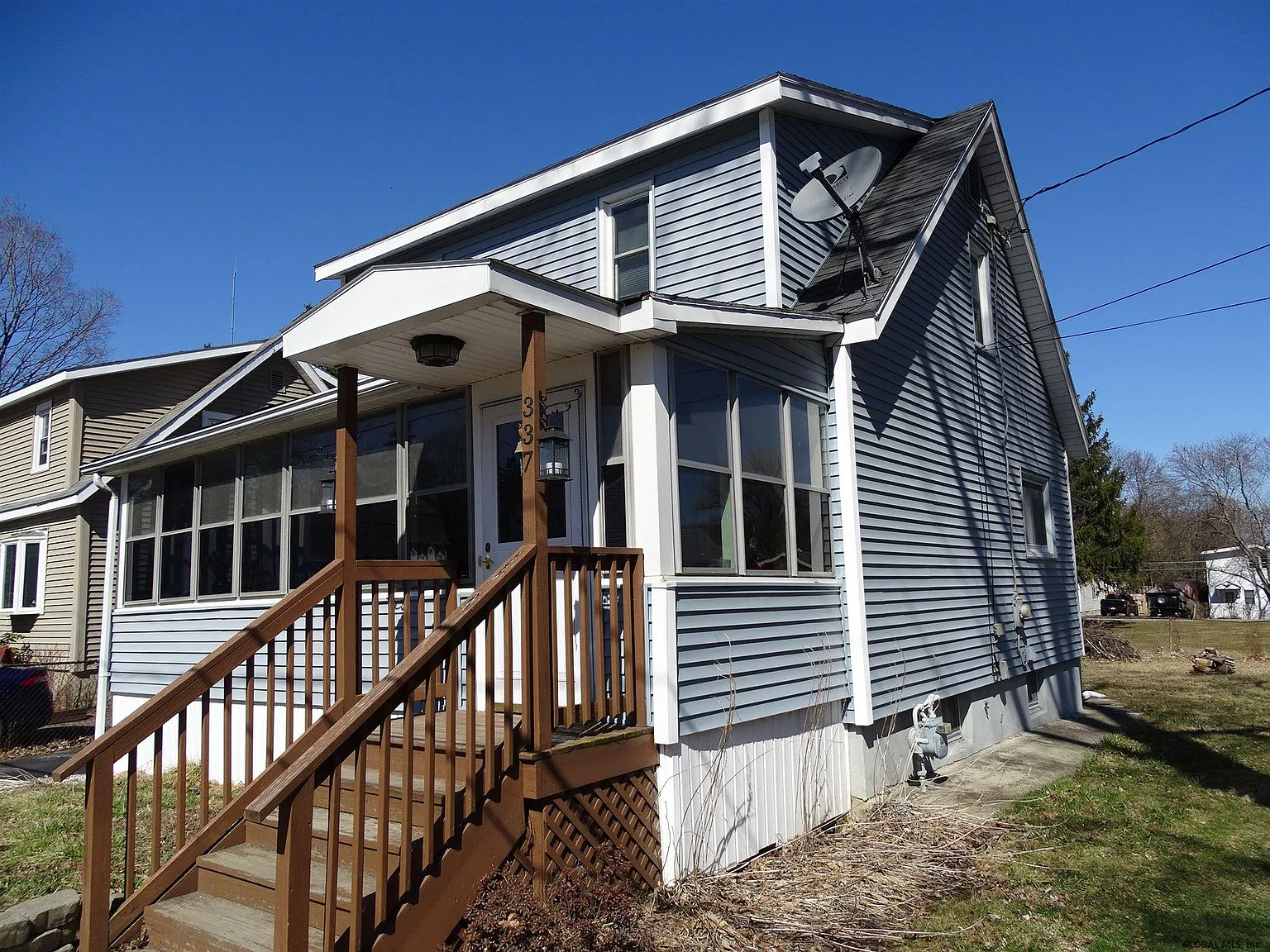 337 Hillcrest St photo 1