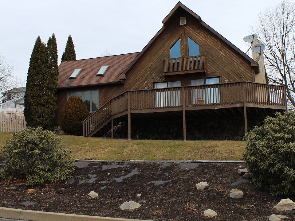 1st image of 403 Williamsburg Ln