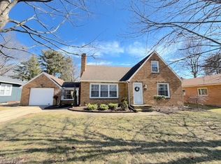 913 Oak St NW, New Philadelphia, OH 44663