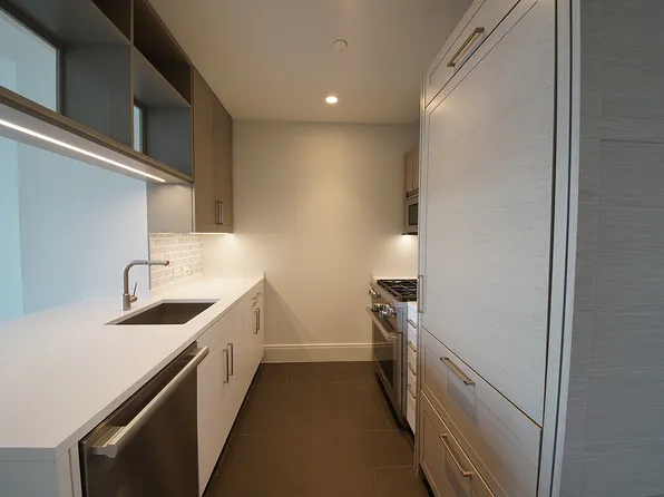 555 10th Avenue 54H image 2 of 18
