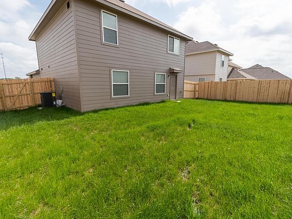 3rd image of 1002 Marquis Dr