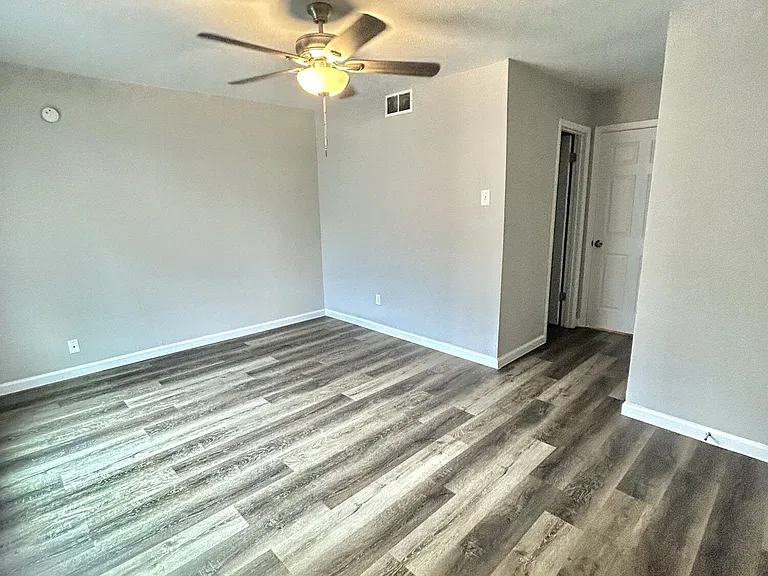 Athena Garden Apartments — Photo 33