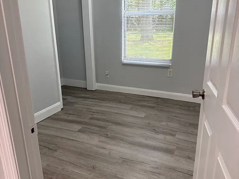 1612 Montgomery Ave — Photo 1