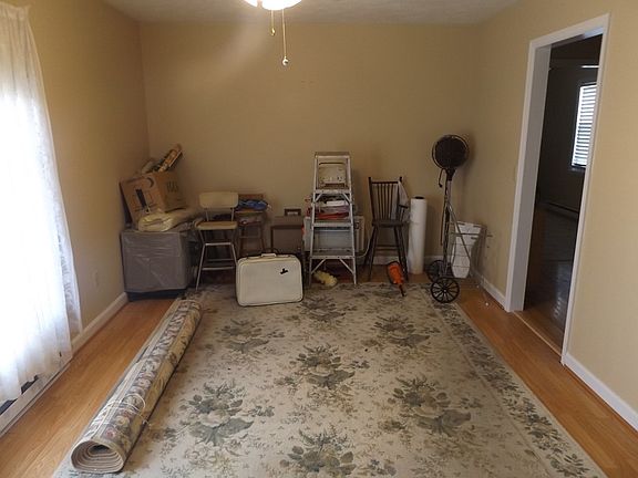 5th image of 49 Gardner Dr