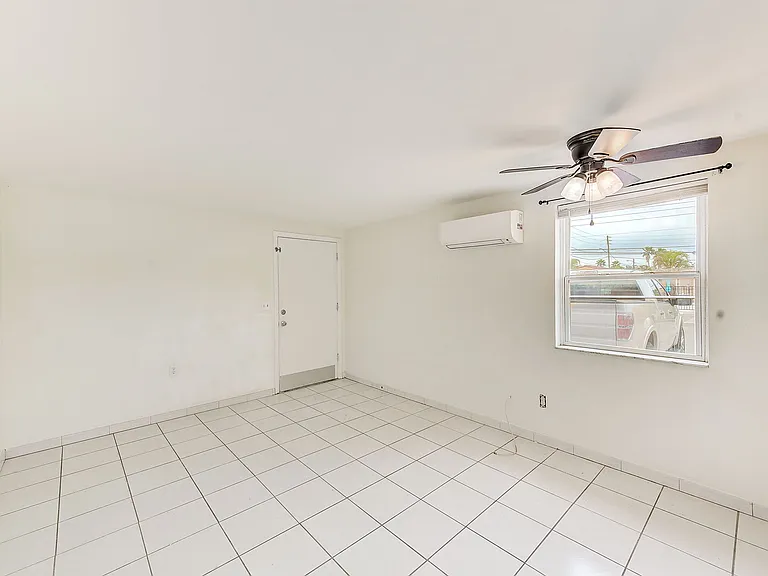 2600 Paula Dr N — Photo 6