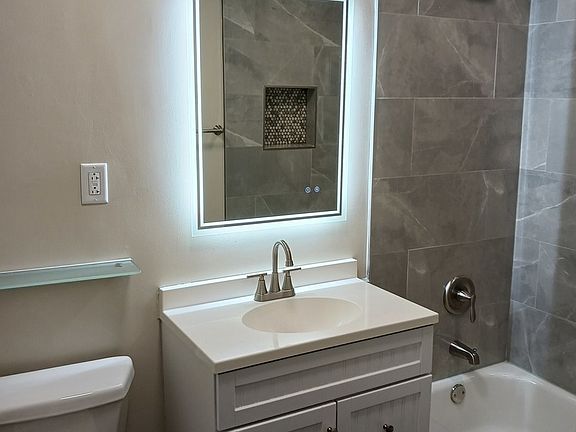 4th image of 1105 Holiday Ln APT 9