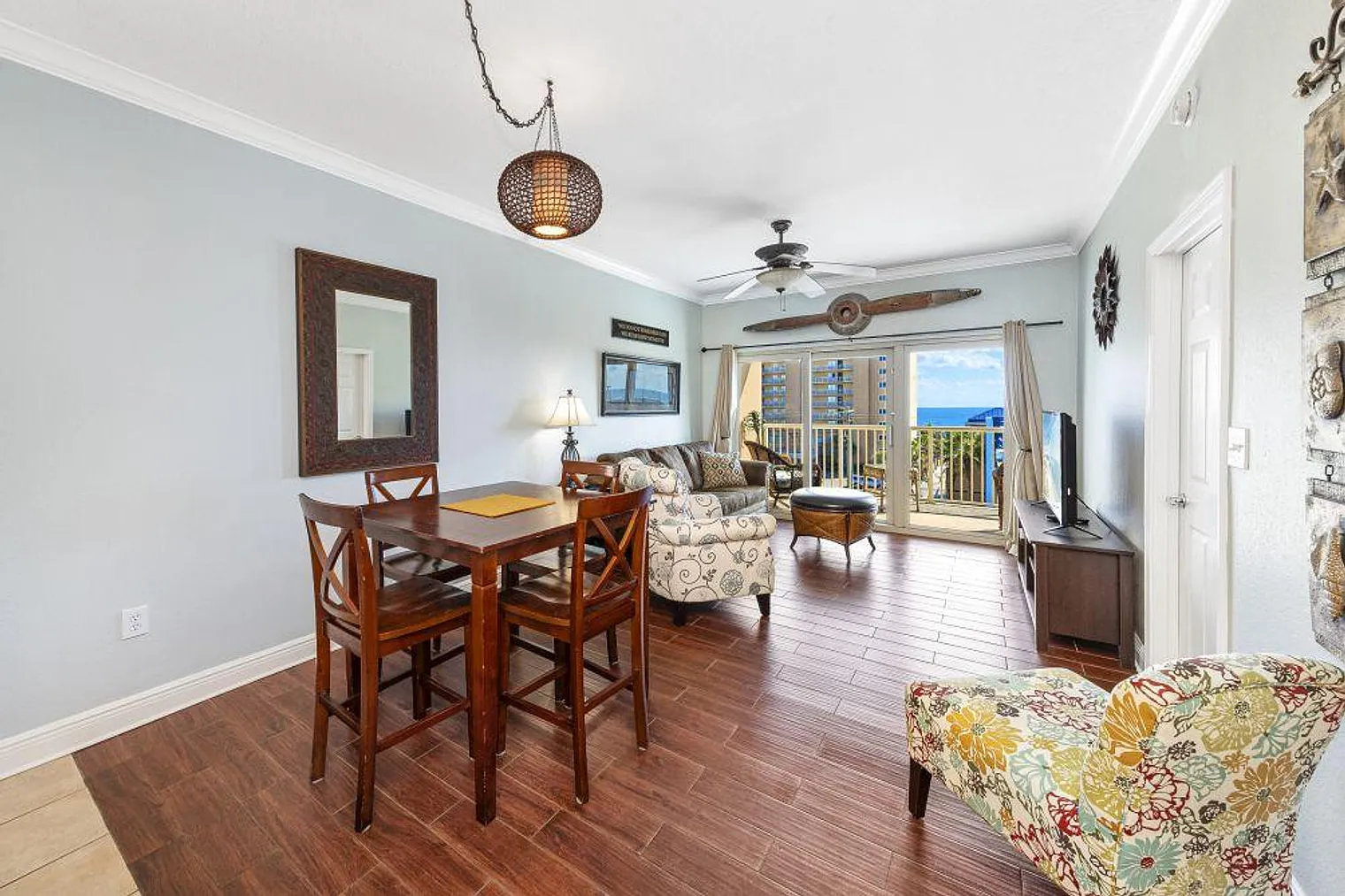 2 bed, 2.0 bath, 1044 sqft, $3,809 — Photo 2