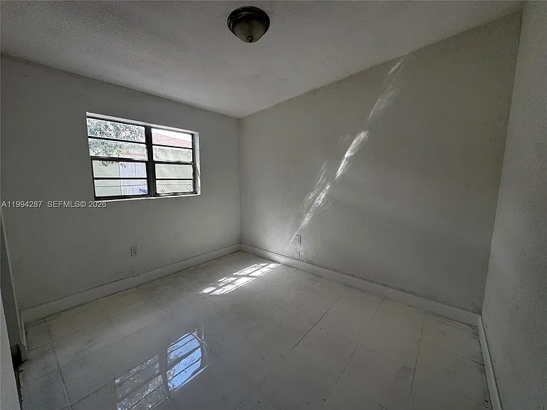 1950 Washington Ave #2 — Photo 4