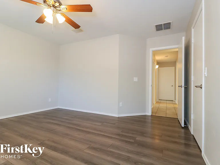 15841 W Morning Glory St — Photo 9
