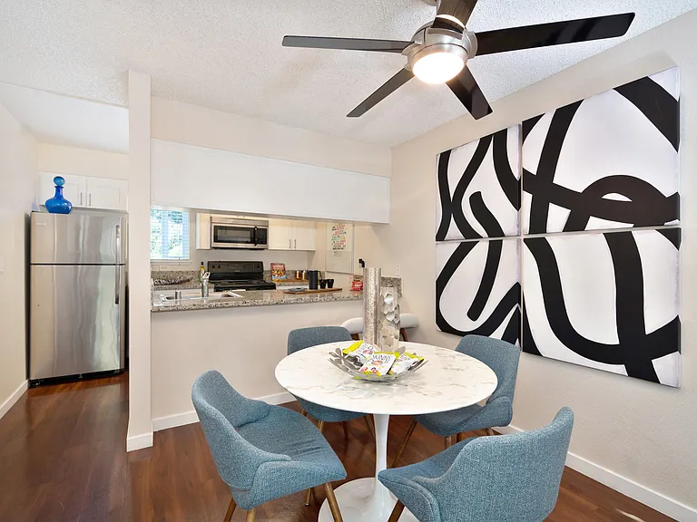 Hidden Oaks Apartments — Photo 9