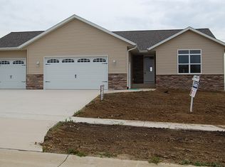 6419 Hoover Trail Rd SW, Cedar Rapids, IA 52404