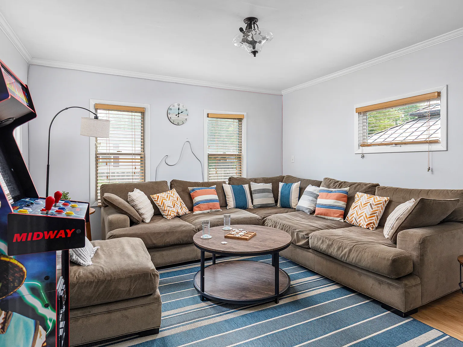 6 bed, 2500 sqft, $5,000 — Photo 4