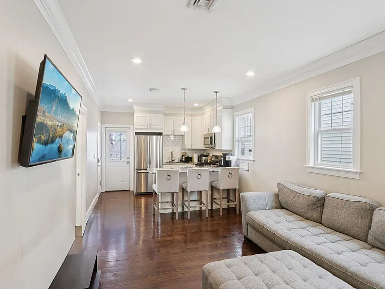 1048 Saratoga St #3 — Photo 7
