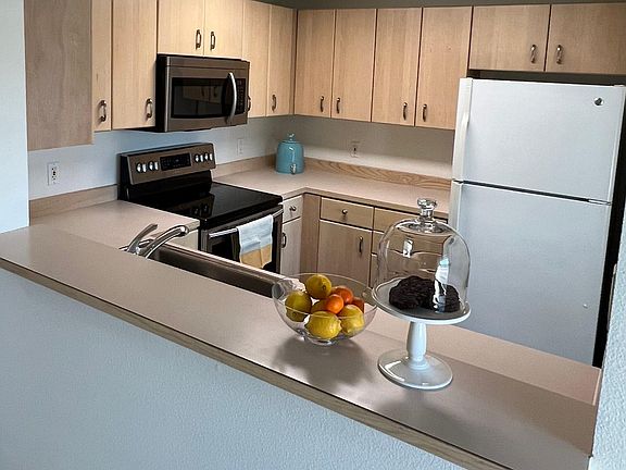 5th image of 14027 NE 181st St APT B302