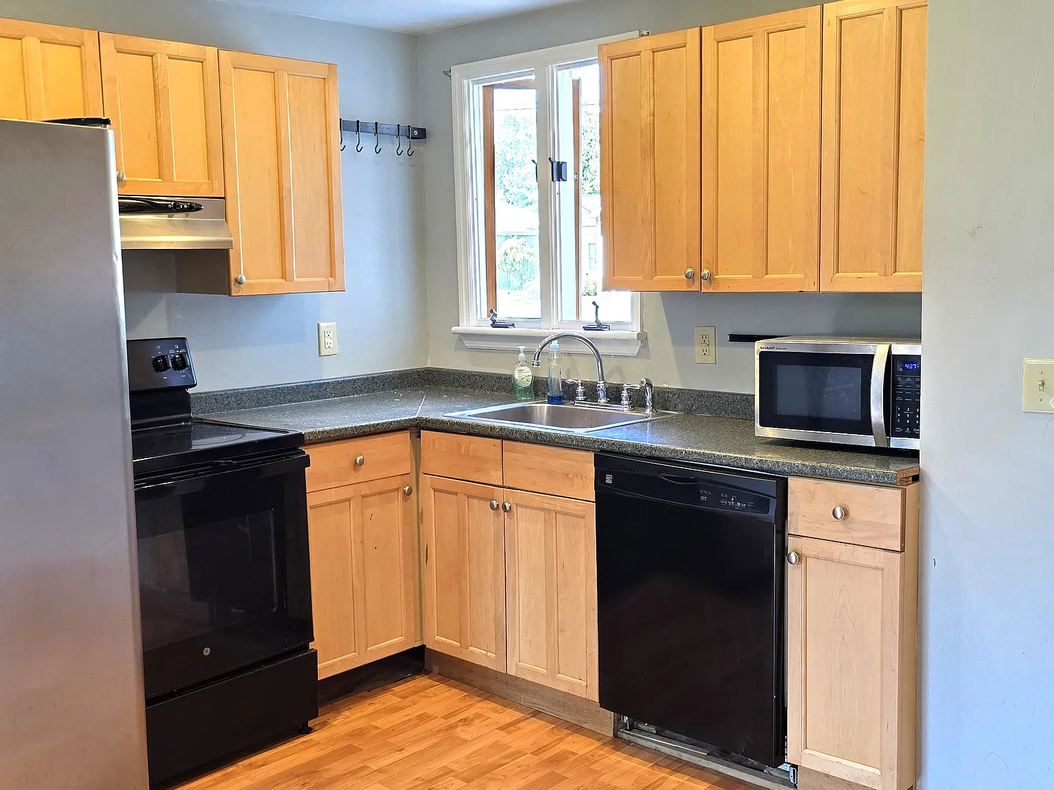 4 bed, 1561 sqft, $2,600 — Photo 4
