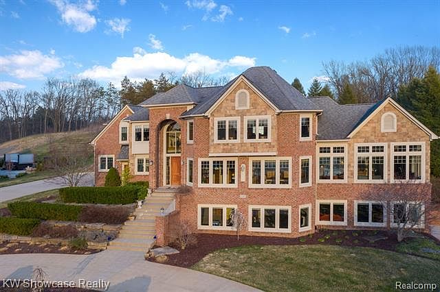 1st image of 8387 Stoney Creek Dr