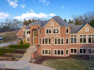 8387 Stoney Creek Dr, South Lyon, MI 48178