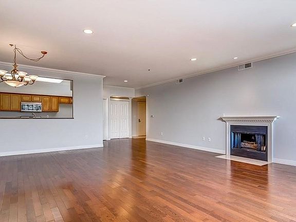 3rd image of 602 S Wilton Pl APT 206