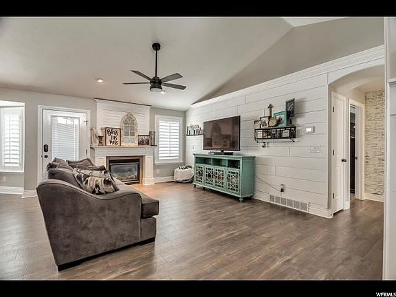 4th image of 3882 W Salinas Dr