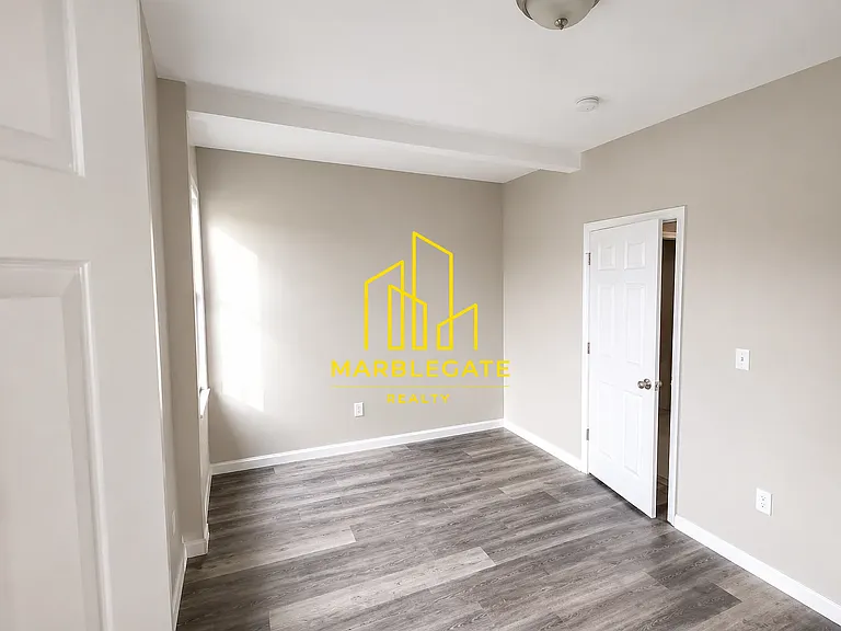 411 N 5th St #22B — Photo 2