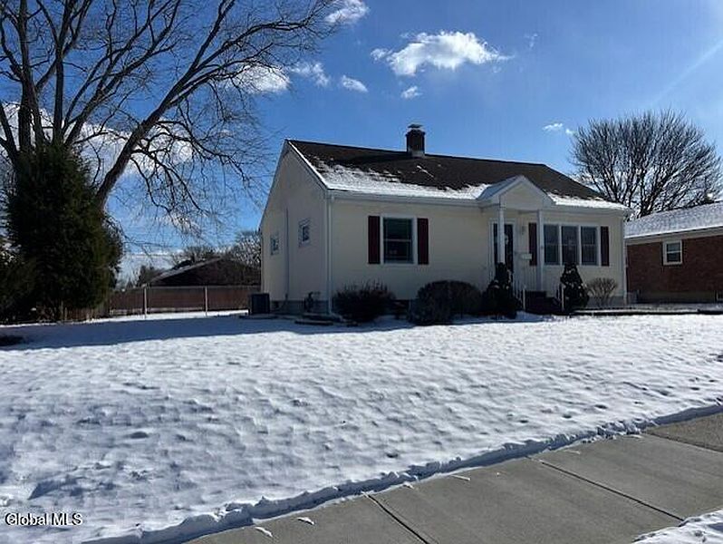 3rd image of 39 Clayton Place