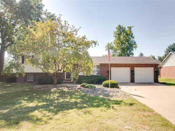 805 Enos Ln, Godfrey, IL 62035