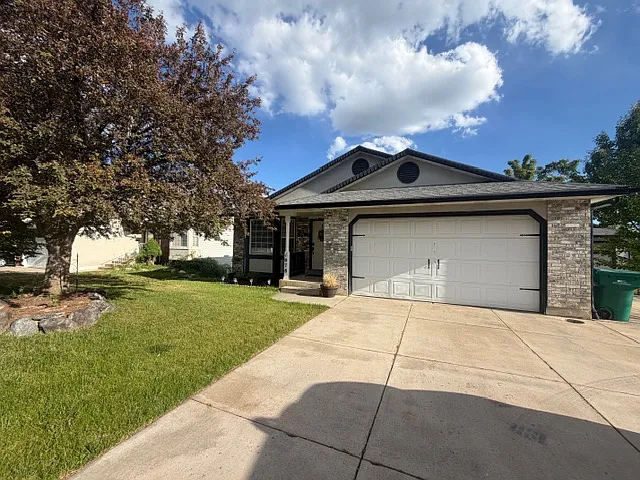 2 bed, 1.5 bath, 1500 sqft, $1,900 — Photo 2
