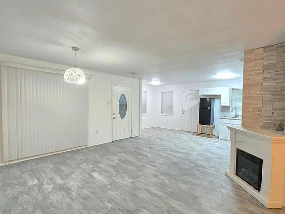 5th image of 1100 N. Washington Ave.