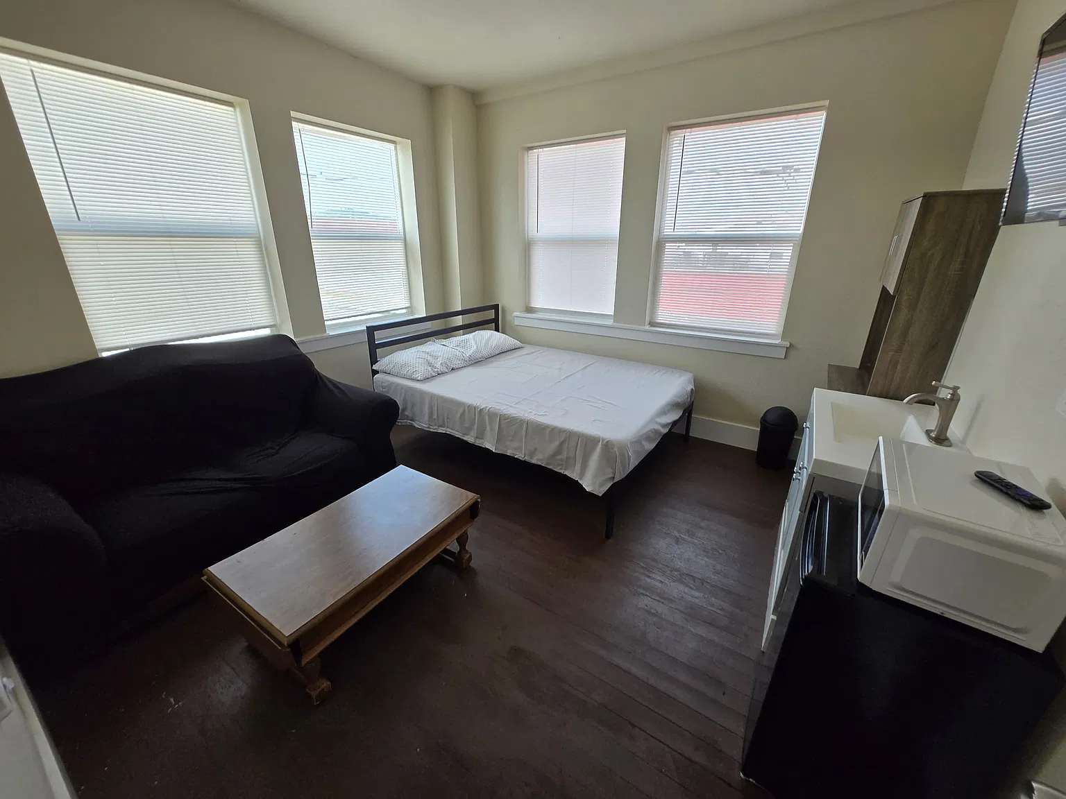 Studio, 156 sqft, $750 — Photo 3