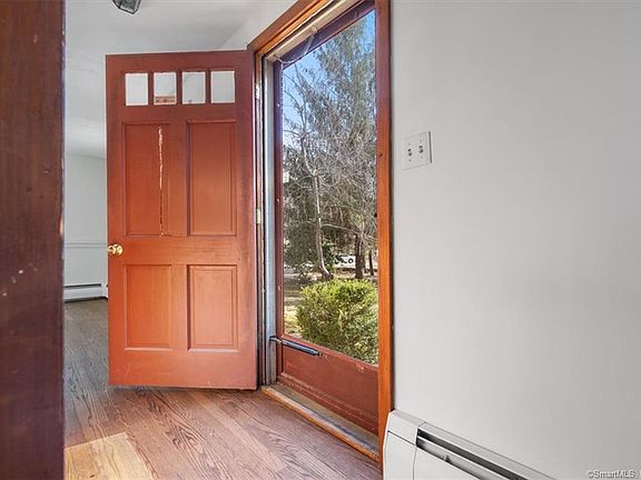 3rd image of 39 Beechwood Dr