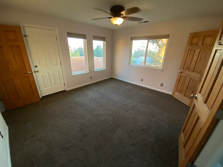524 Oakwood Pl NE — Photo 17
