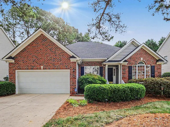 404 Ravenstone Dr, Cary, NC 27518