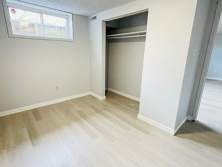 536 Northmount Dr NW #B — Photo 11