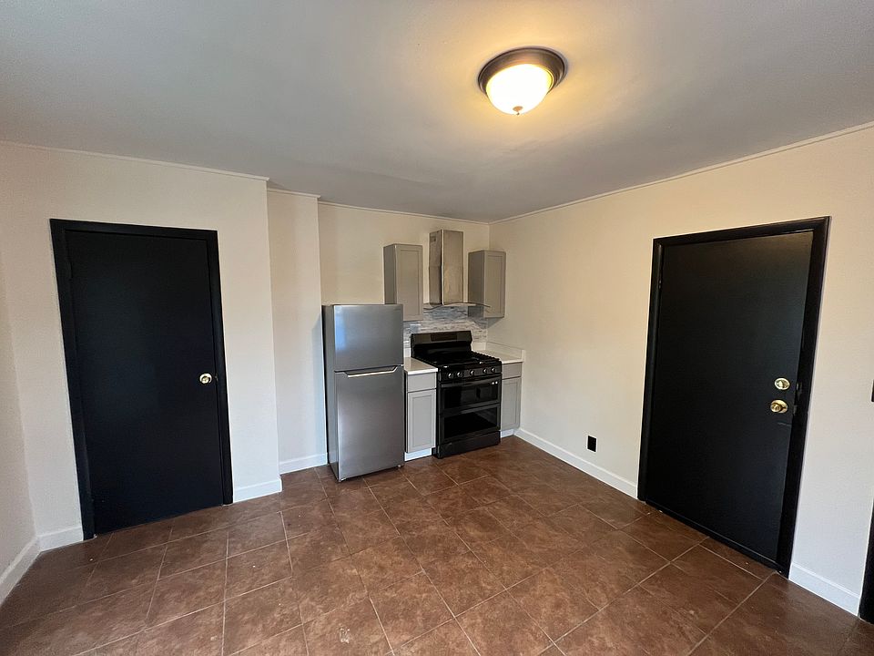 1st image of 5013 Wesley Ave #2