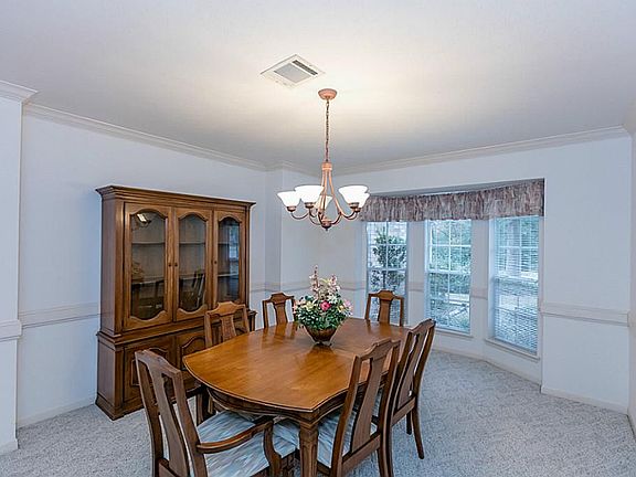 4th image of 201 Broadmoor Dr
