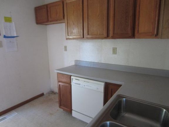 4th image of 12125 9th Ave