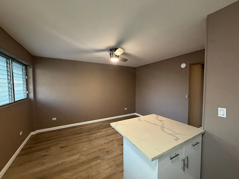 369 Hobron Ln — Photo 3