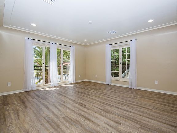 3rd image of 711 W 6th St #3