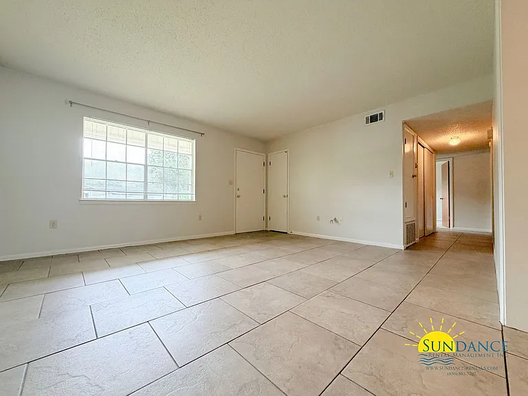 11 Oak Ln — Photo 3