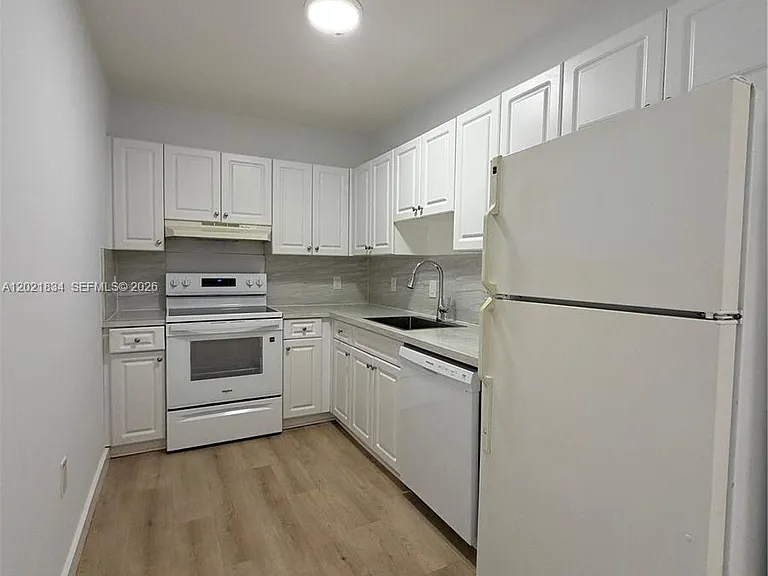 717 SW 11th Ave #204 — Photo 3