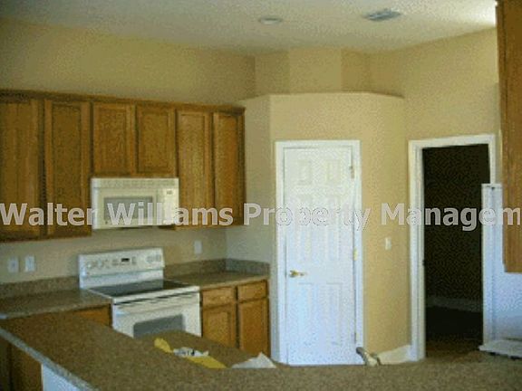 4th image of 916 Oxford Dr